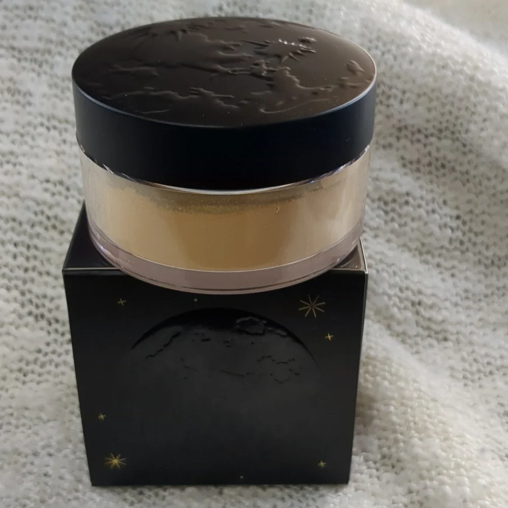 LUNAR BEAUTY LUNARVERSAL Setting Powder w/Puff in Medium, 20g/0.71oz - Picture 8 of 14